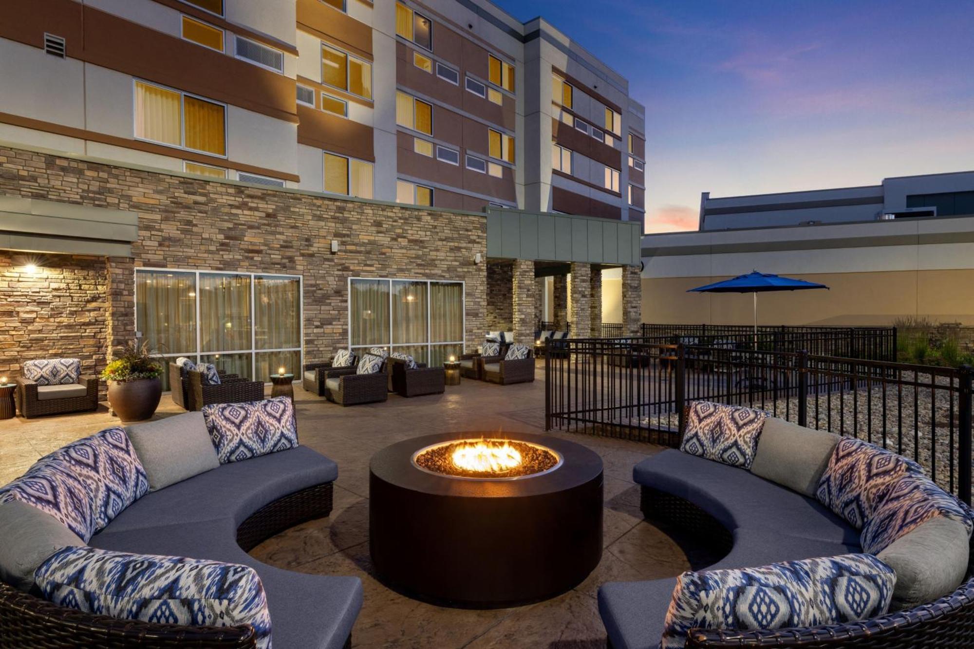Courtyard By Marriott Omaha Bellevue At Beardmore Event Center Buitenkant foto